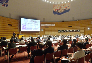 大阪国際会議場12階特別会議室満席です。