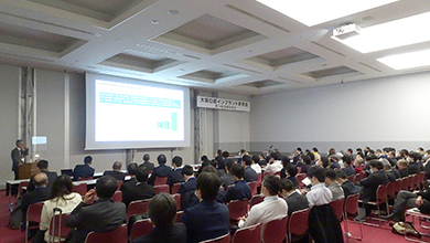 会場の大阪国際会議場は満席です。